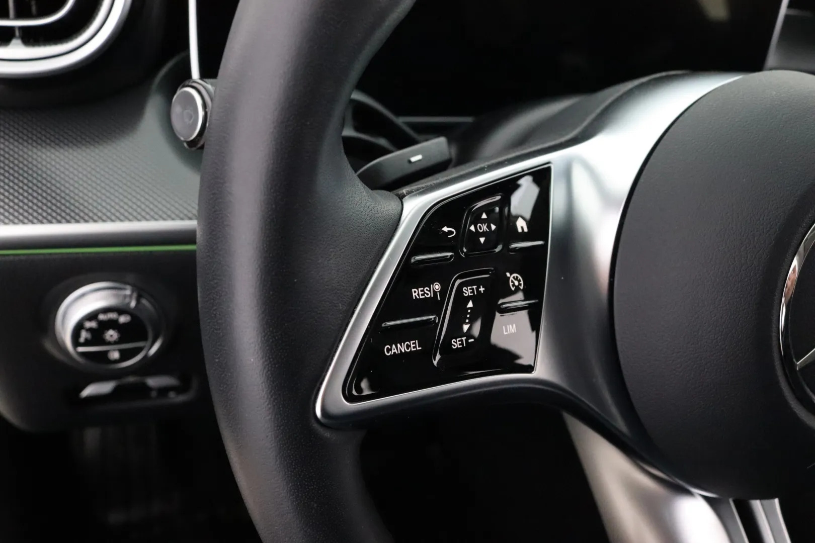 MERCEDES-BENZ C SZF-665 carousel image