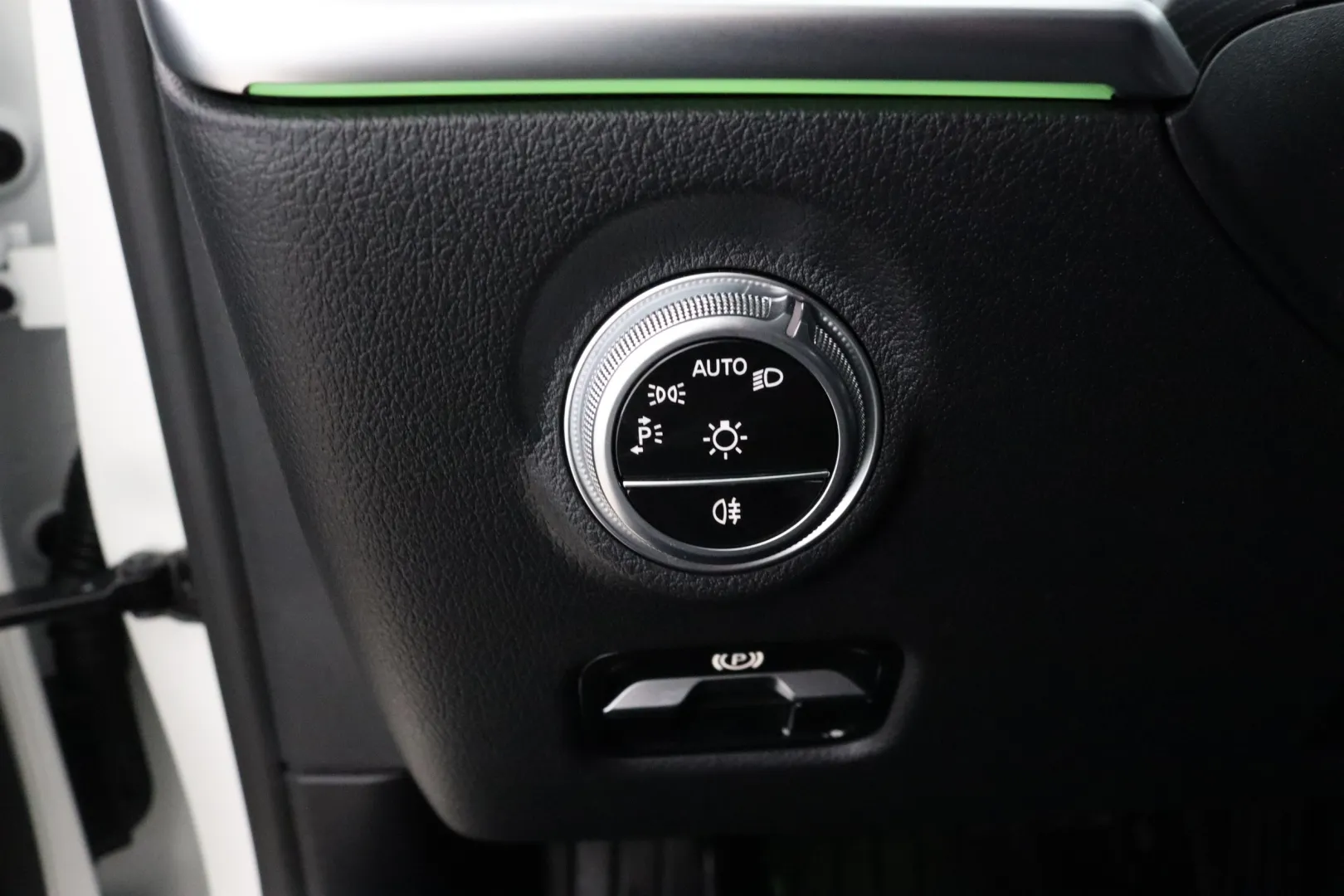 MERCEDES-BENZ C SZF-665 carousel image