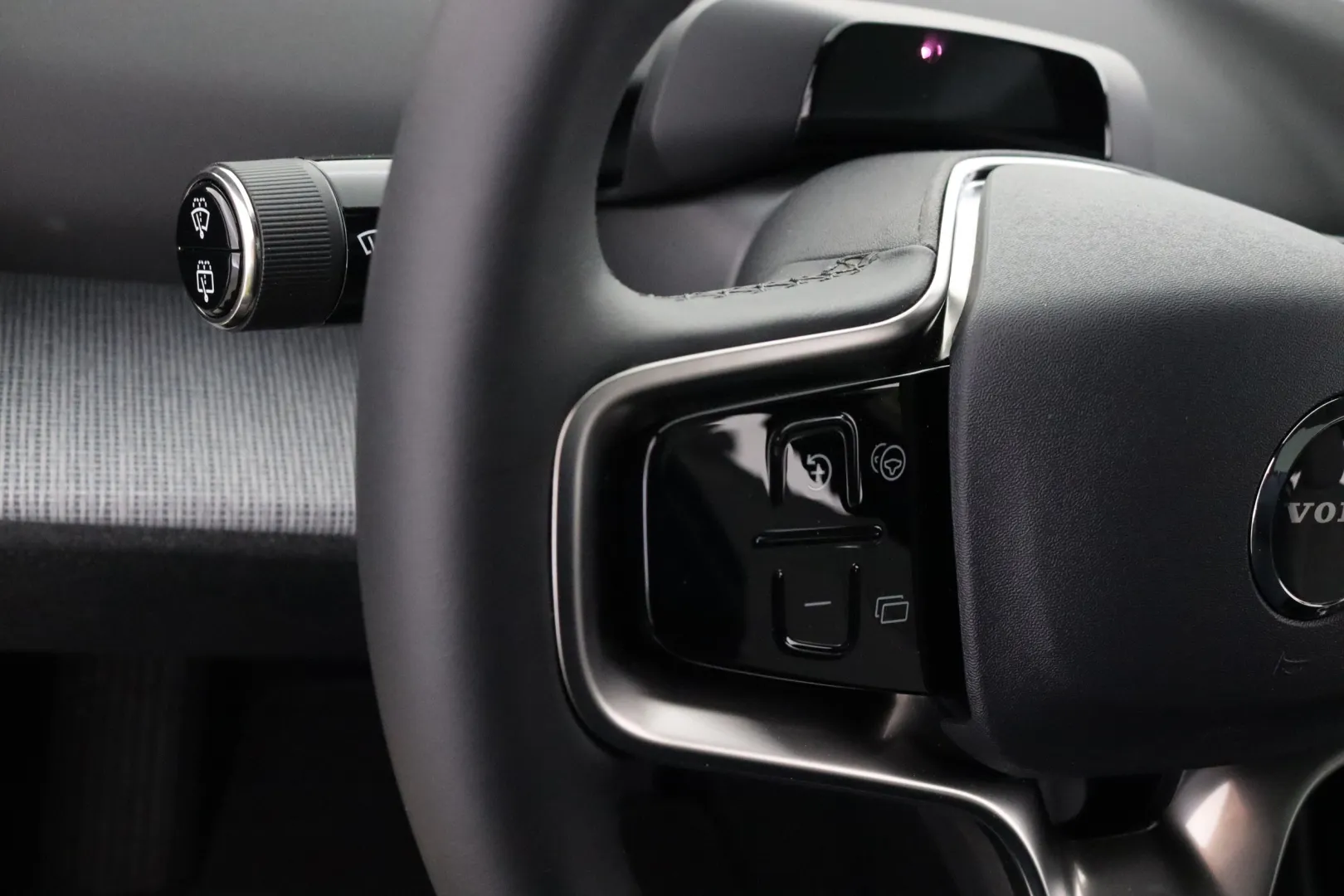 Volvo EX30 YYH-765 carousel image