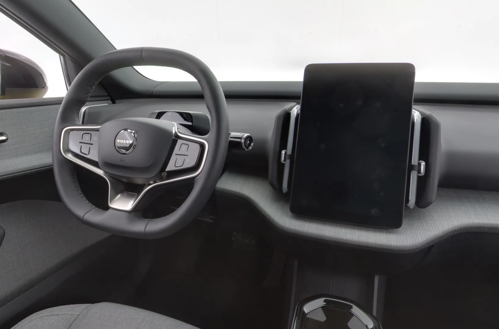 Volvo EX30 YYH-765 carousel image