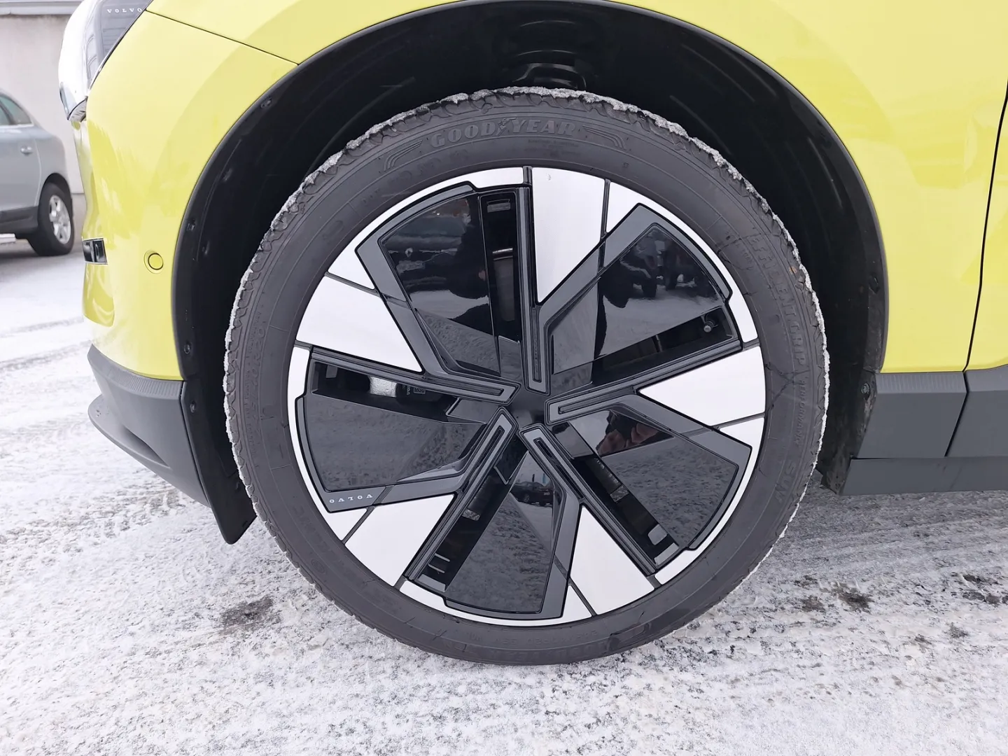 Volvo EX30 08575 carousel image