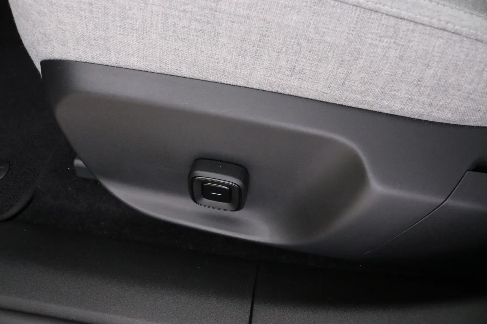 Volvo EX30 YYH-765 carousel image