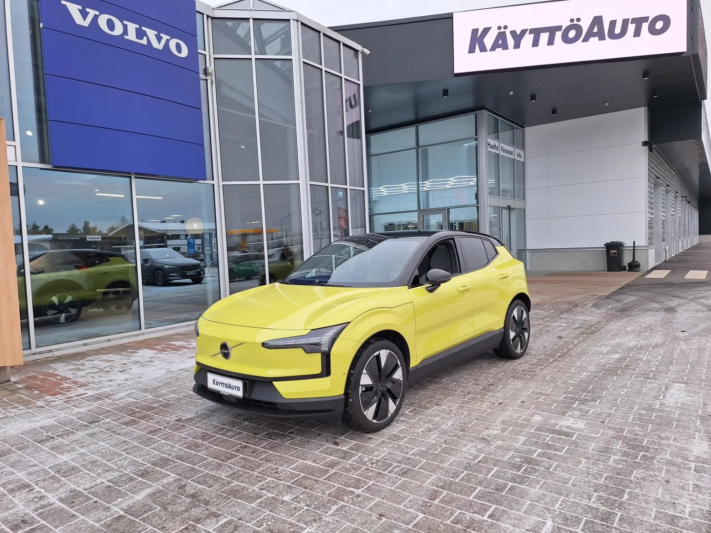 Volvo EX30 08575 carousel image