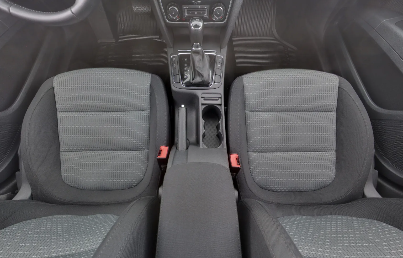 SKODA Superb GKU-542 carousel image