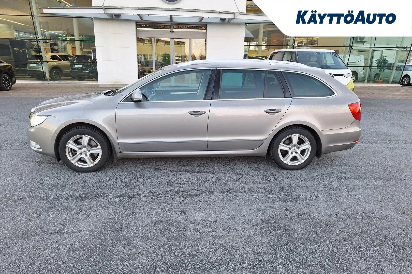 SKODA Superb GKU-542 carousel image