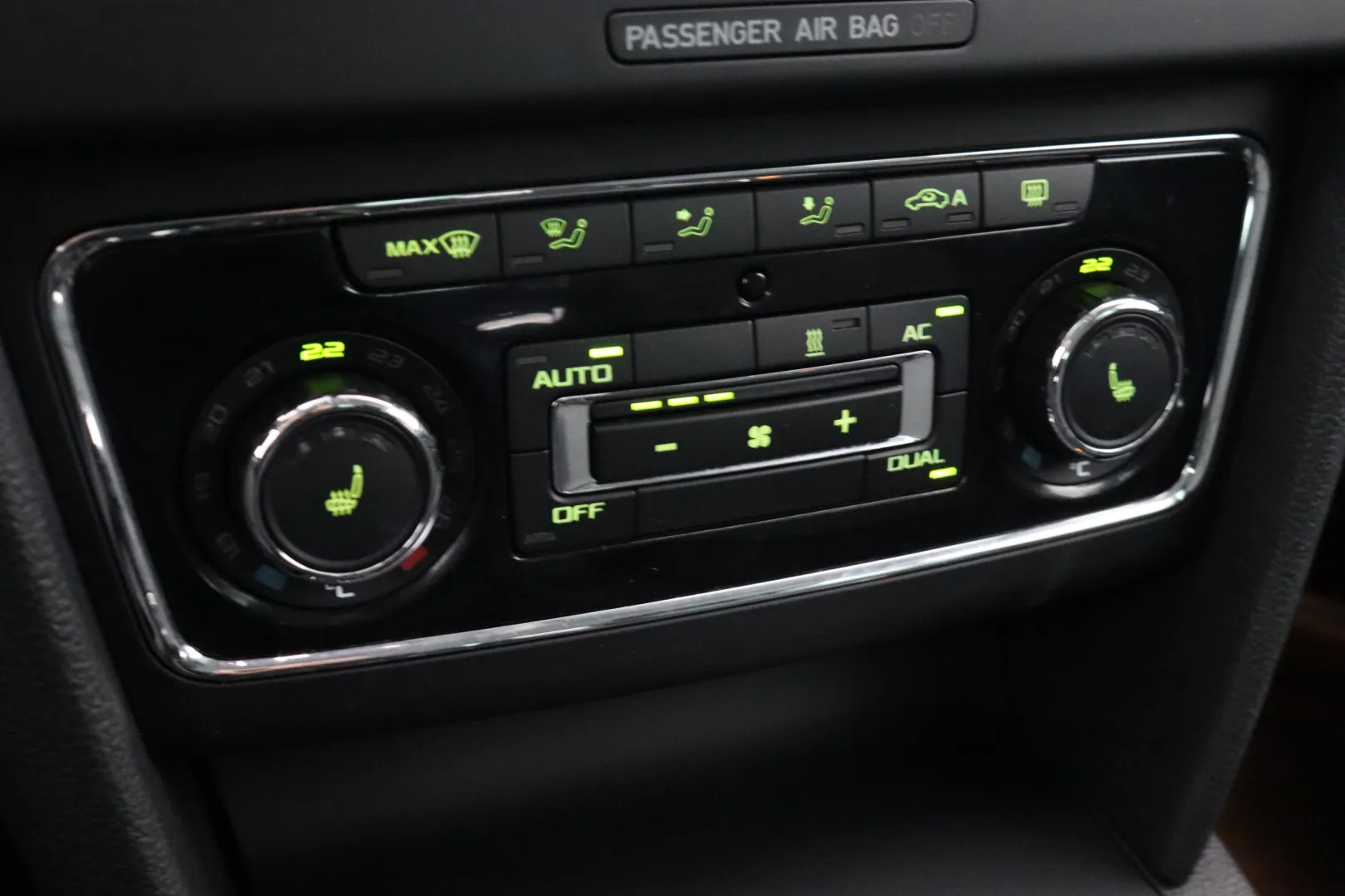 SKODA Superb GKU-542 carousel image