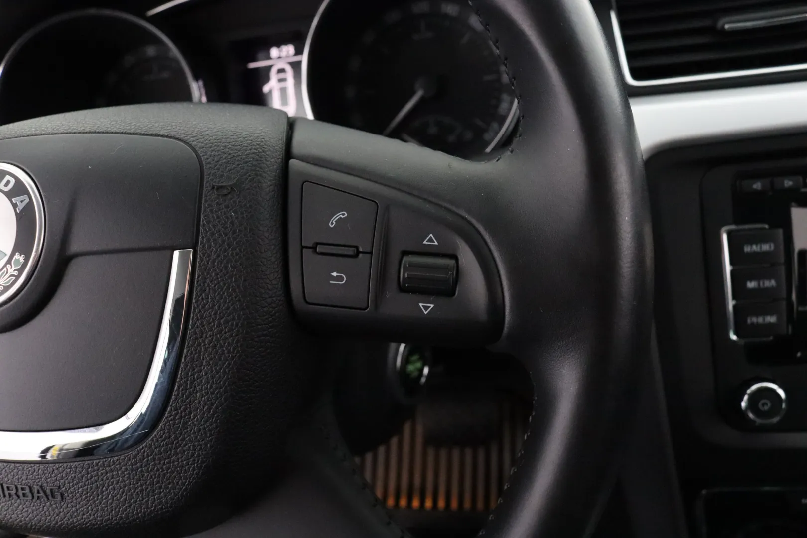 SKODA Superb GKU-542 carousel image