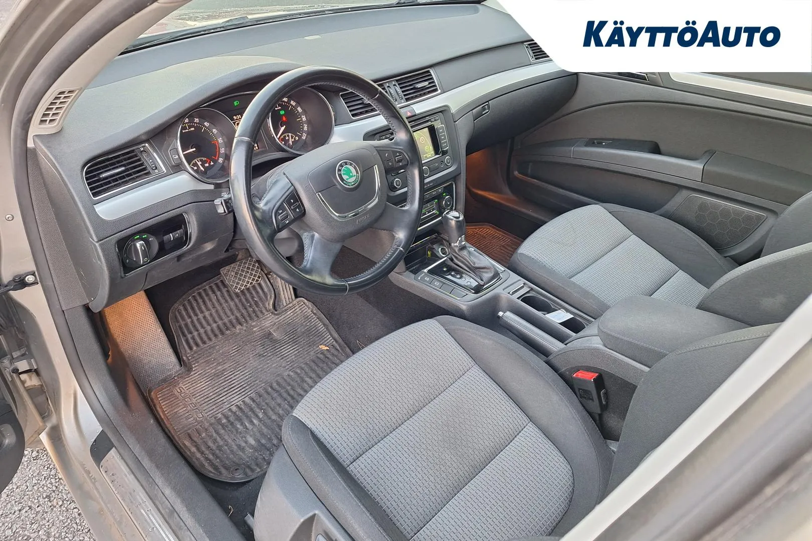 SKODA Superb GKU-542 carousel image