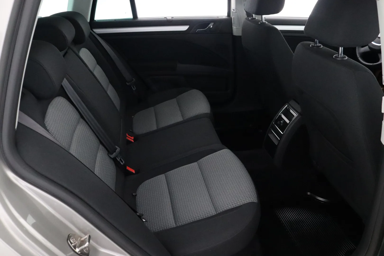 SKODA Superb GKU-542 carousel image