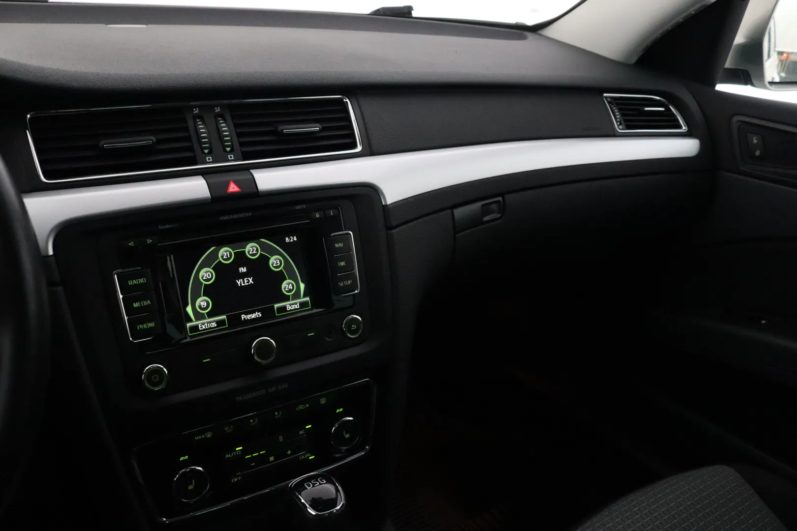 SKODA Superb GKU-542 carousel image