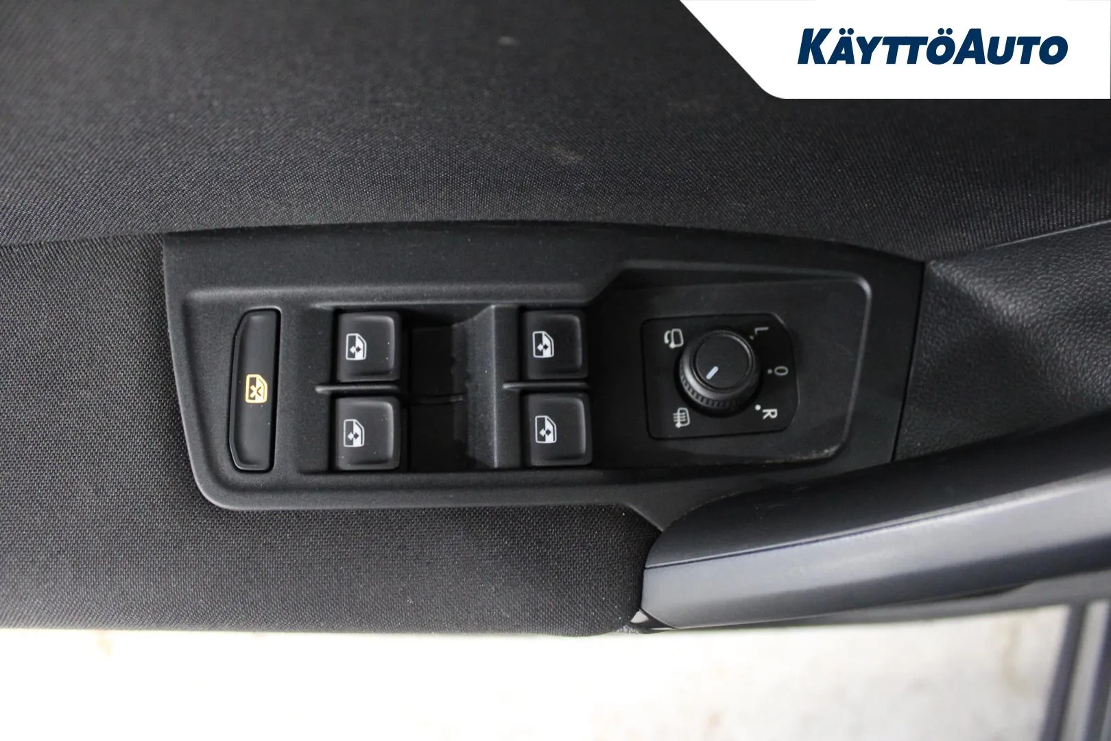 VOLKSWAGEN Tiguan FOM-635 carousel image