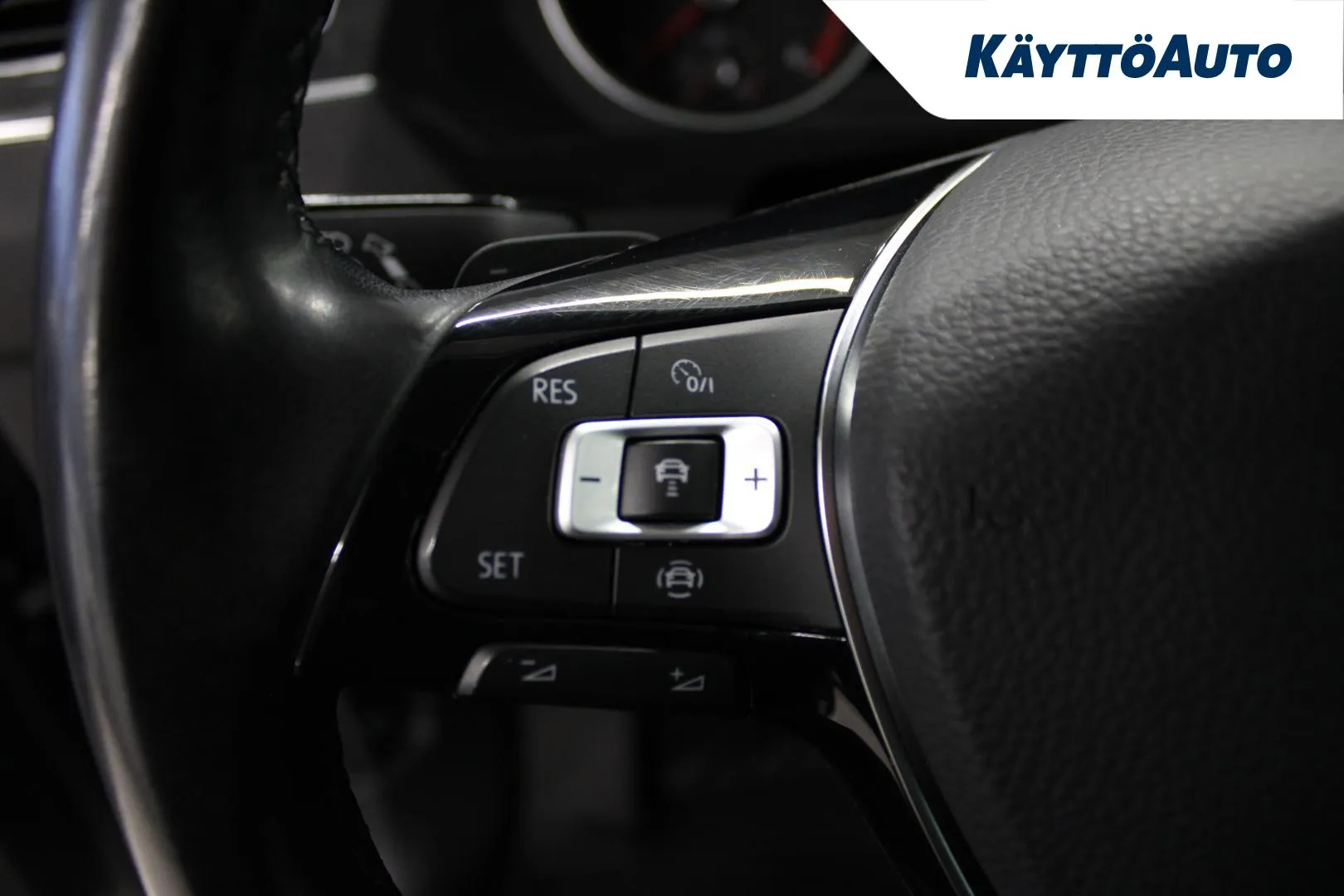 VOLKSWAGEN Tiguan FOM-635 carousel image