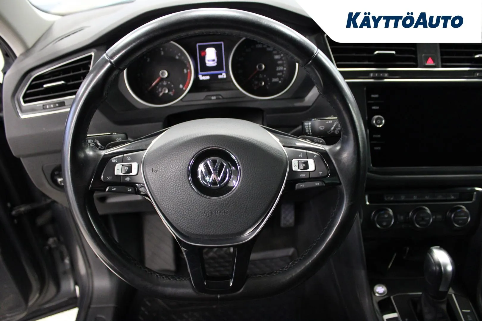 VOLKSWAGEN Tiguan FOM-635 carousel image