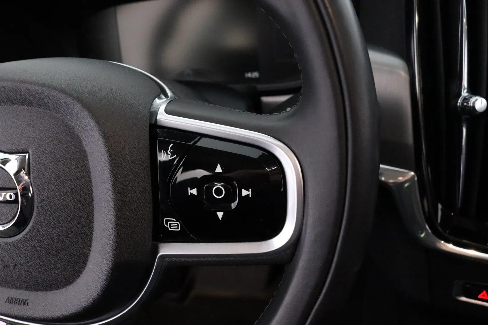 Volvo S90 SMN-915 carousel image