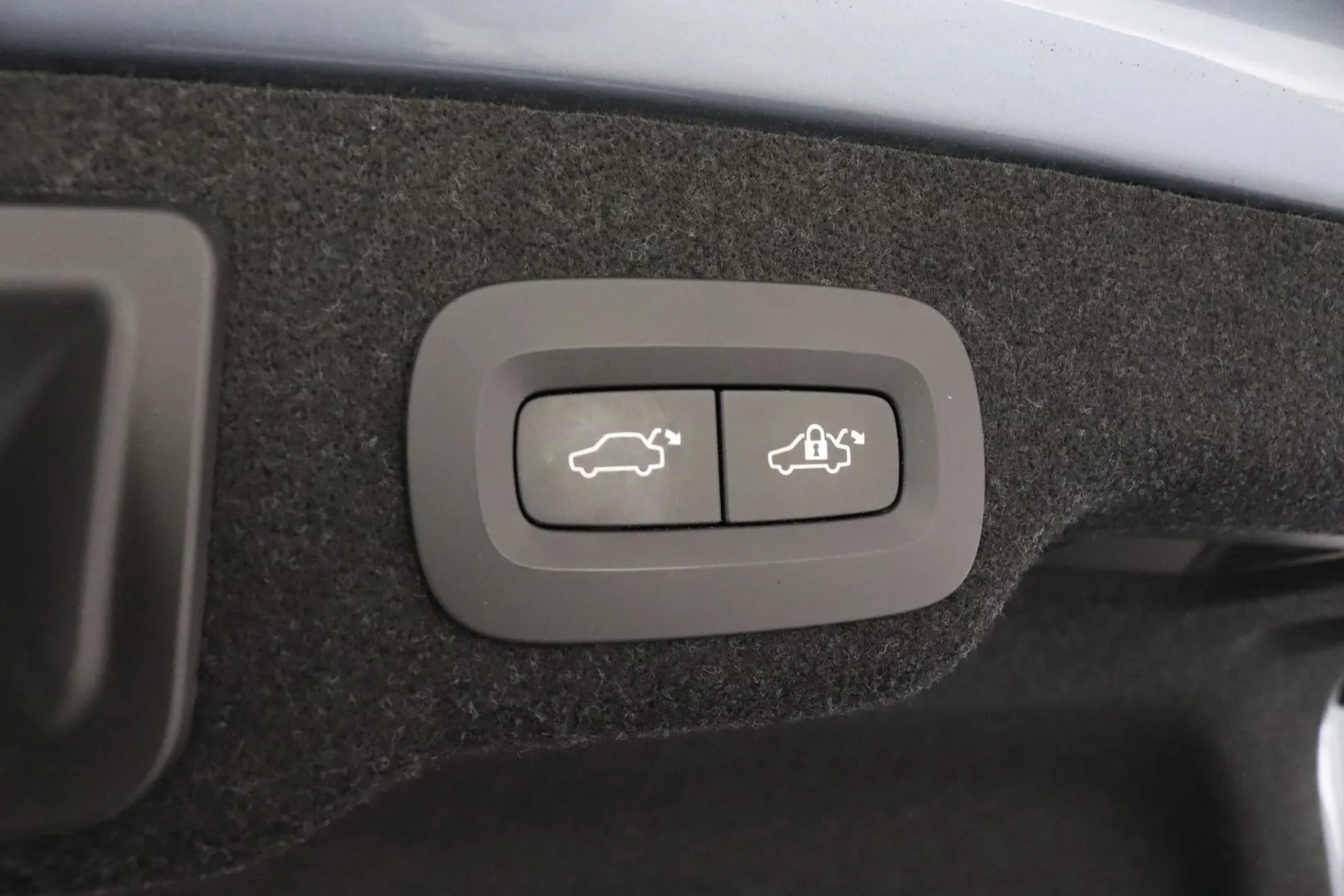 Volvo S90 SMN-915 carousel image