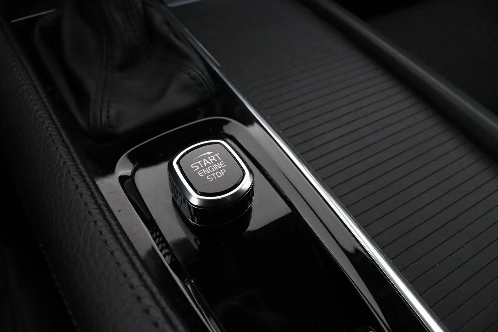 Volvo S90 SMN-915 carousel image