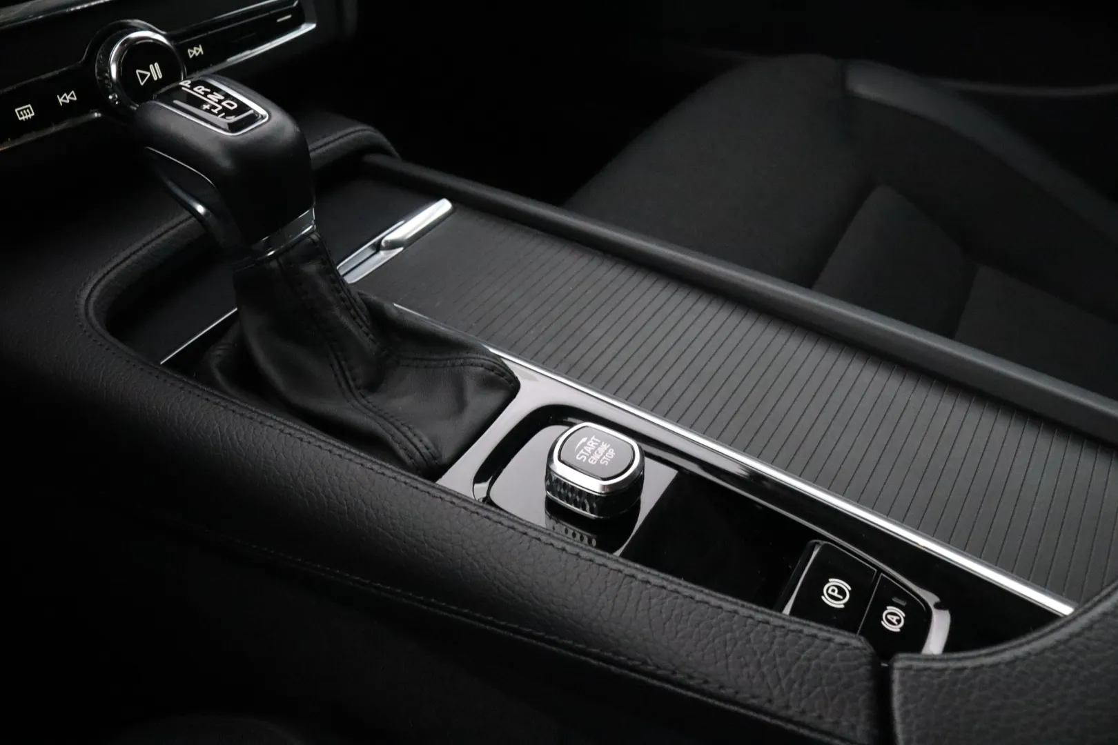 Volvo S90 SMN-915 carousel image