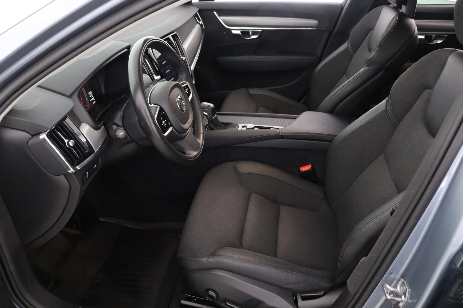 Volvo S90 SMN-915 carousel image