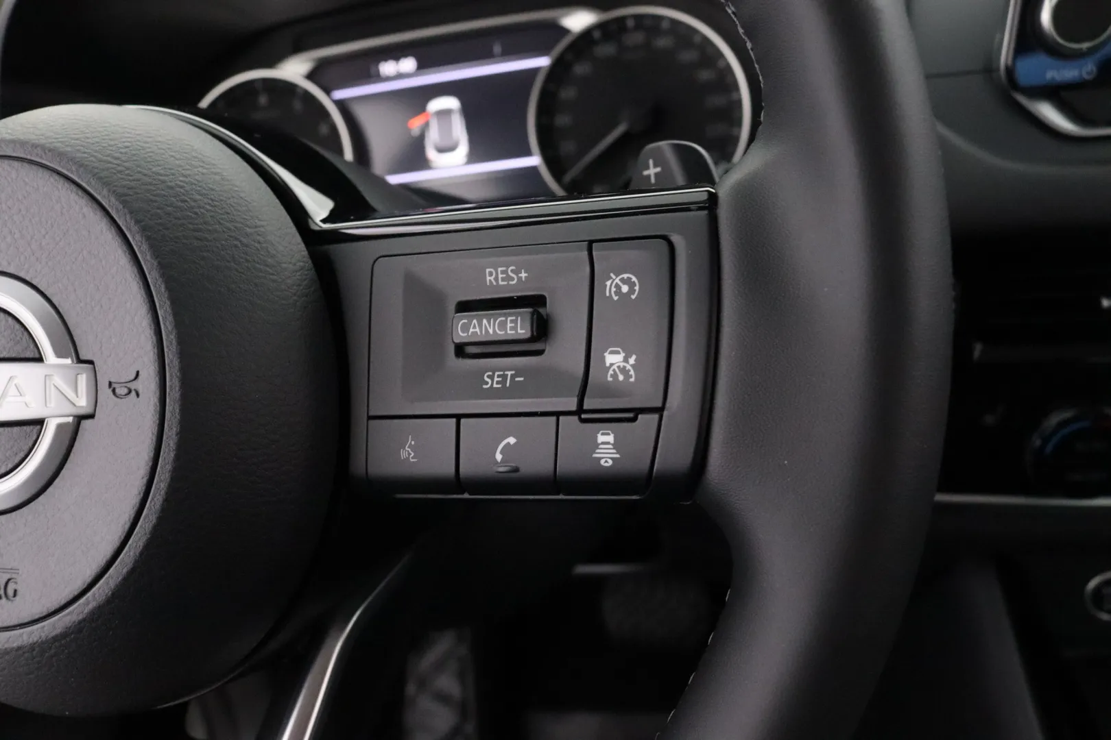 NISSAN Qashqai RVZ-438 carousel image