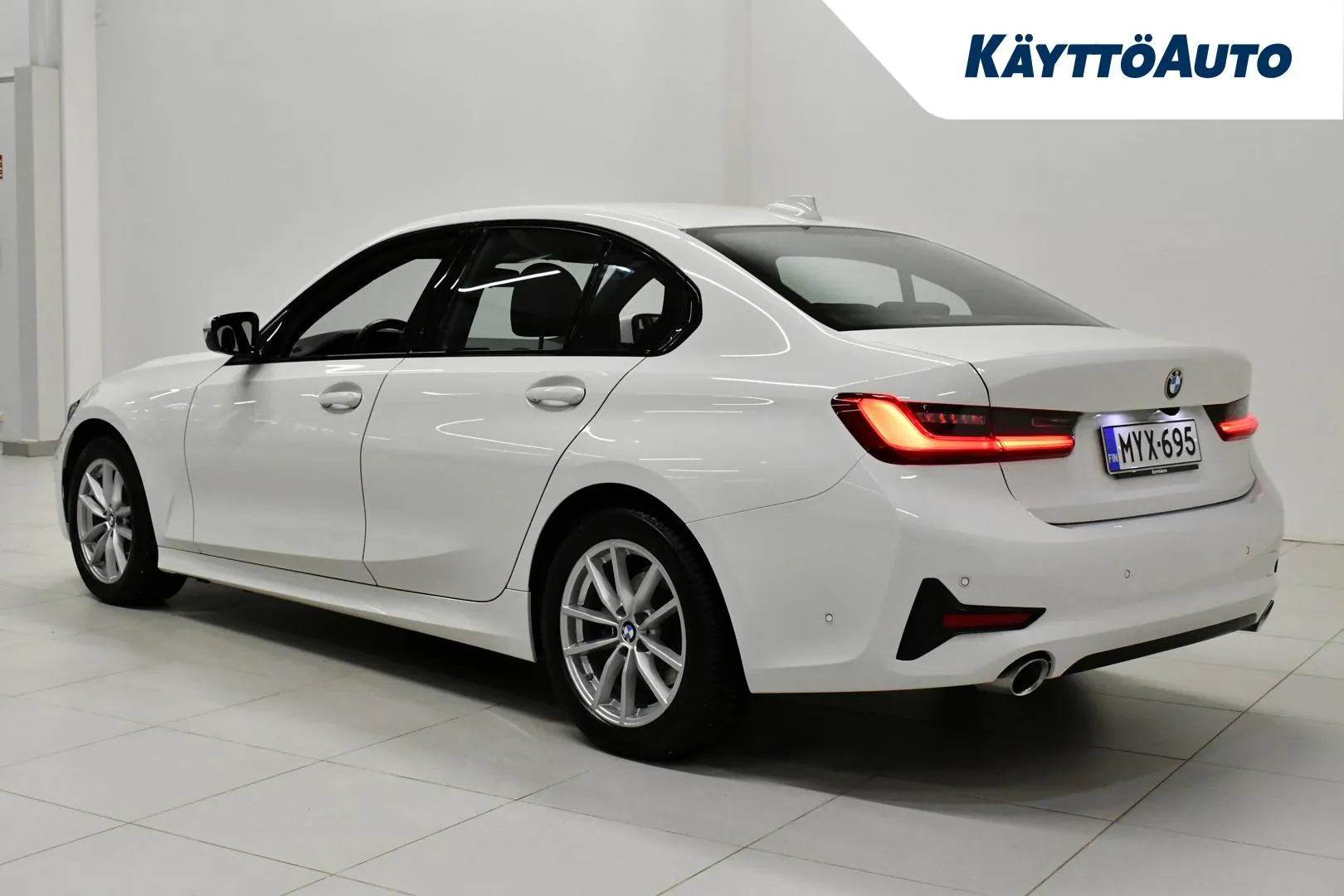 BMW 320 MYX-695 carousel image