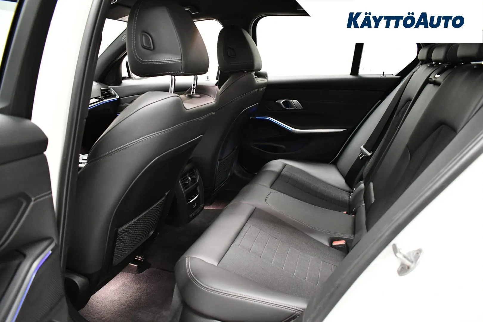 BMW 320 MYX-695 carousel image