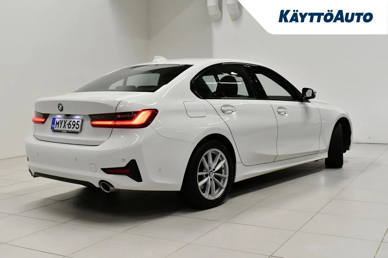 BMW 320 MYX-695 carousel image