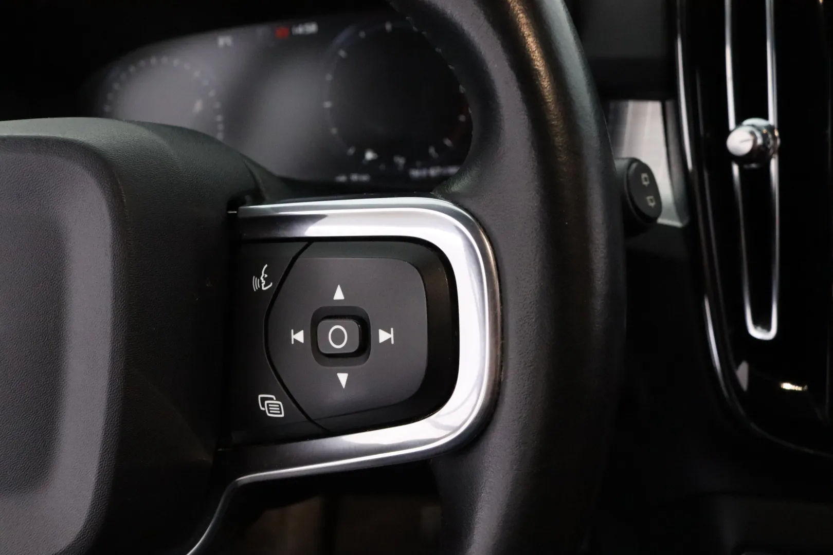 VOLVO XC40 JKU-947 carousel image