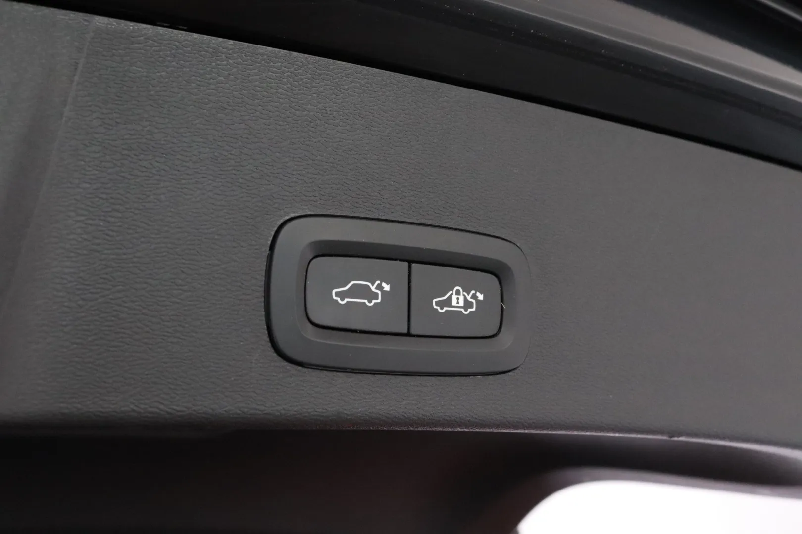 VOLVO XC40 JKU-947 carousel image