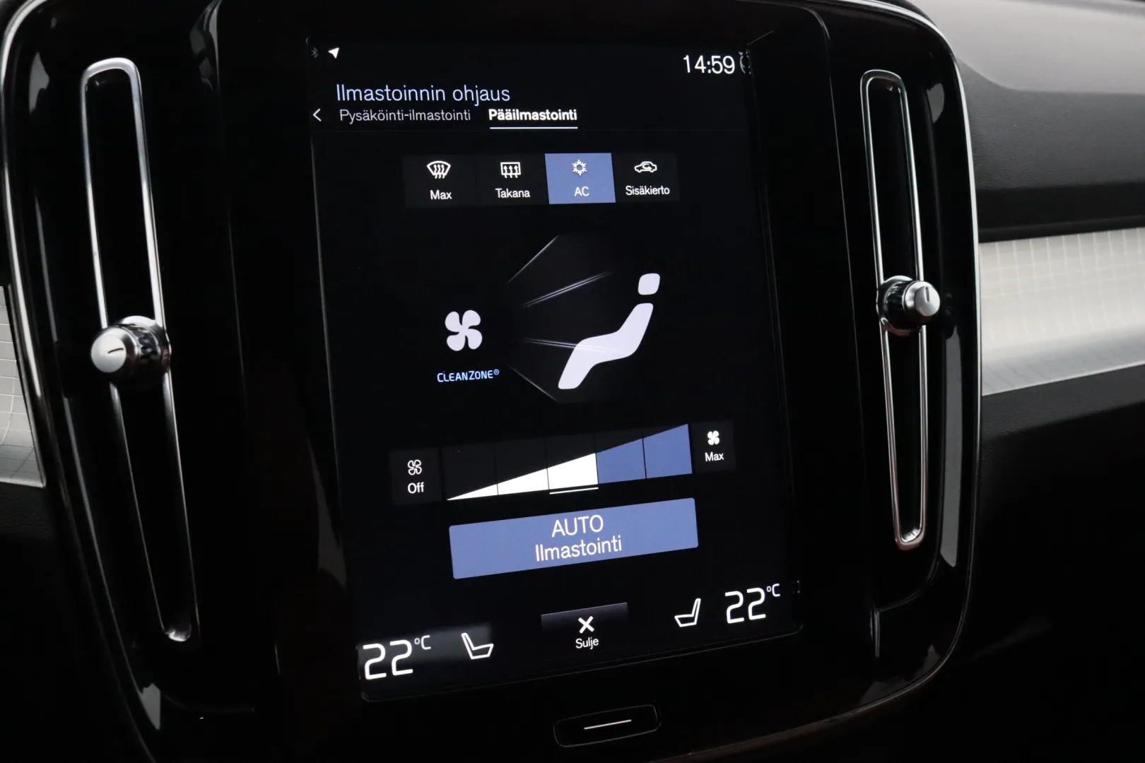 VOLVO XC40 JKU-947 carousel image