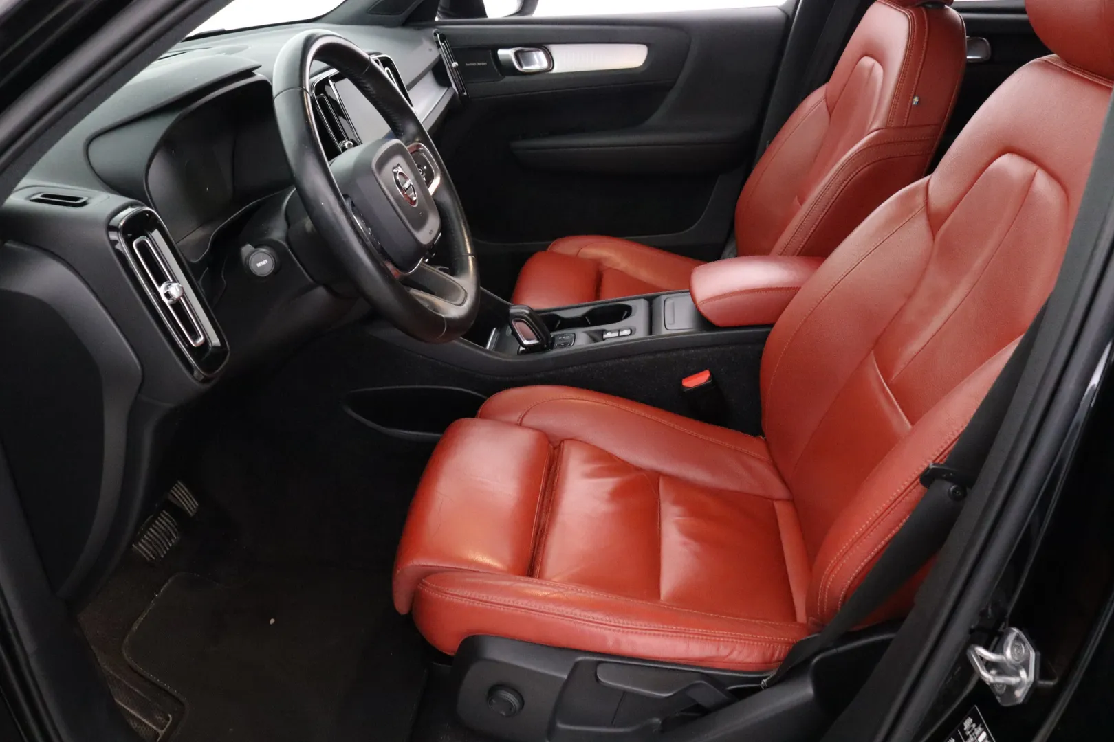 VOLVO XC40 JKU-947 carousel image