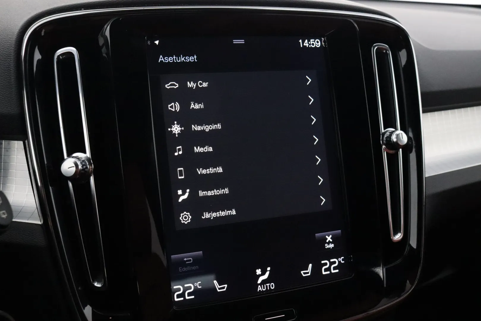 VOLVO XC40 JKU-947 carousel image