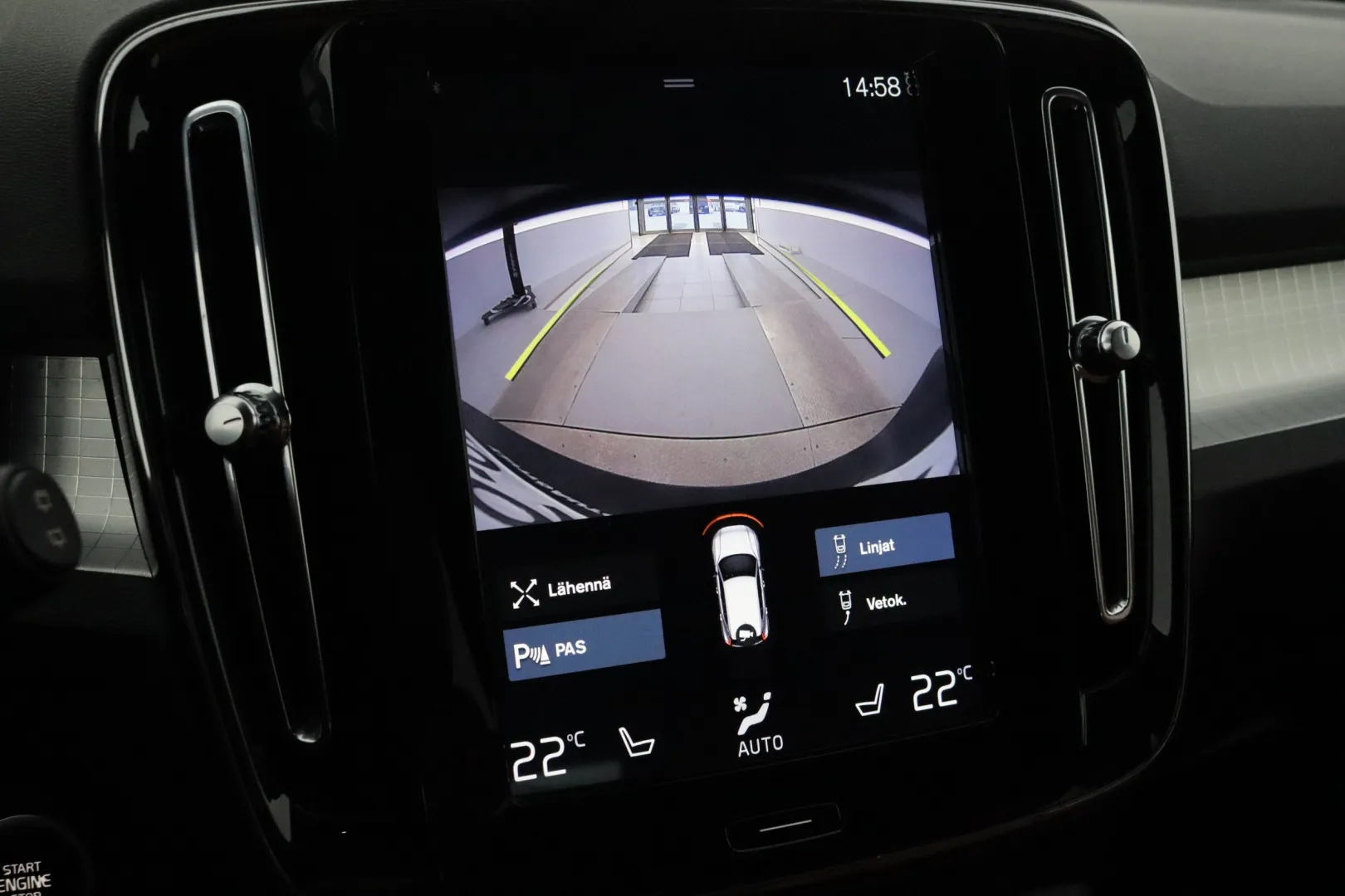 VOLVO XC40 JKU-947 carousel image