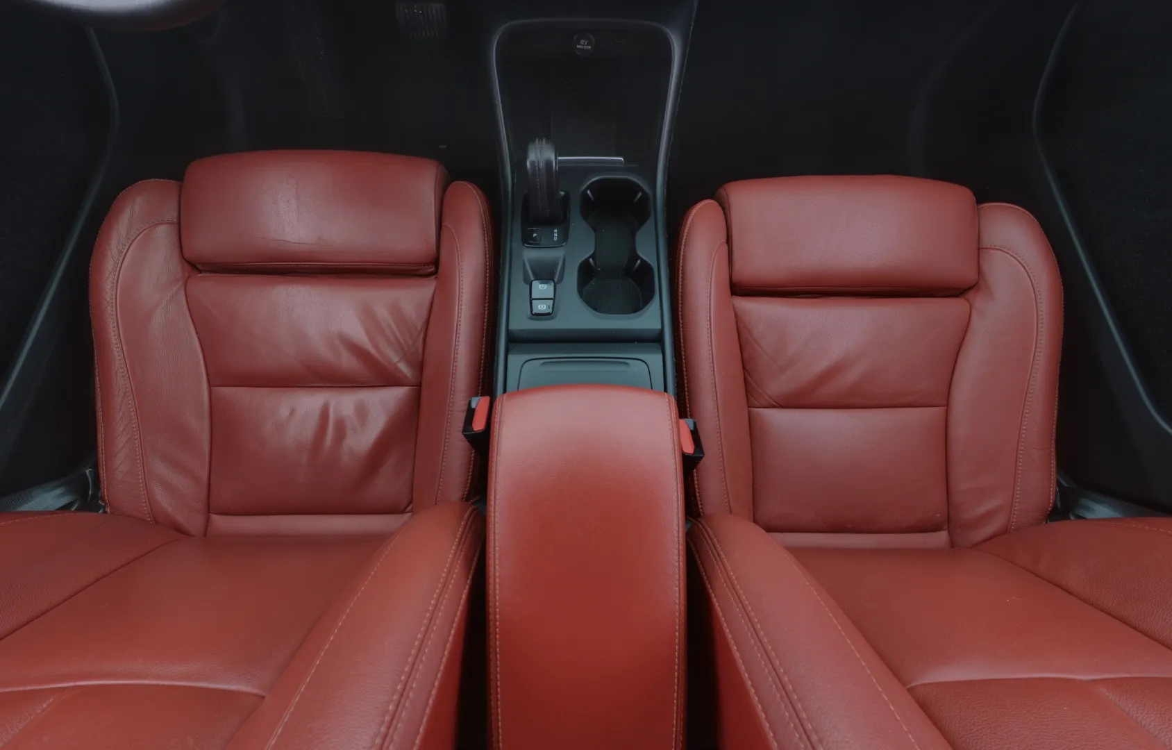 VOLVO XC40 JKU-947 carousel image