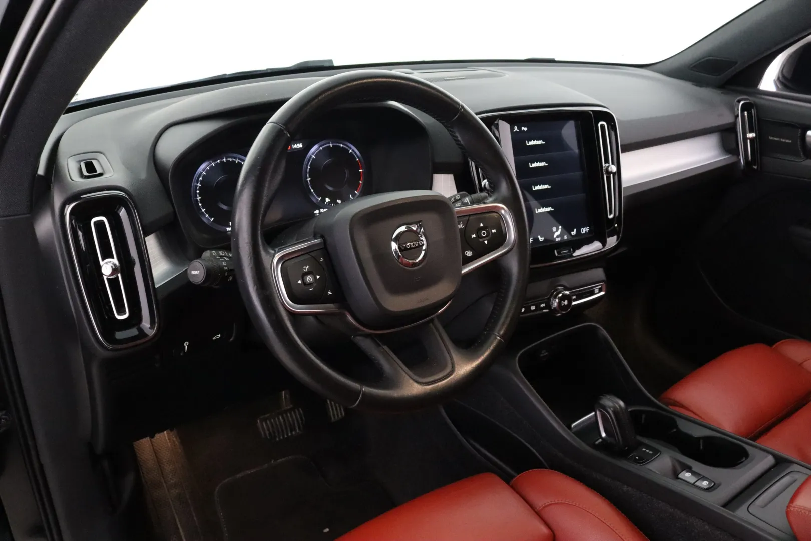 VOLVO XC40 JKU-947 carousel image