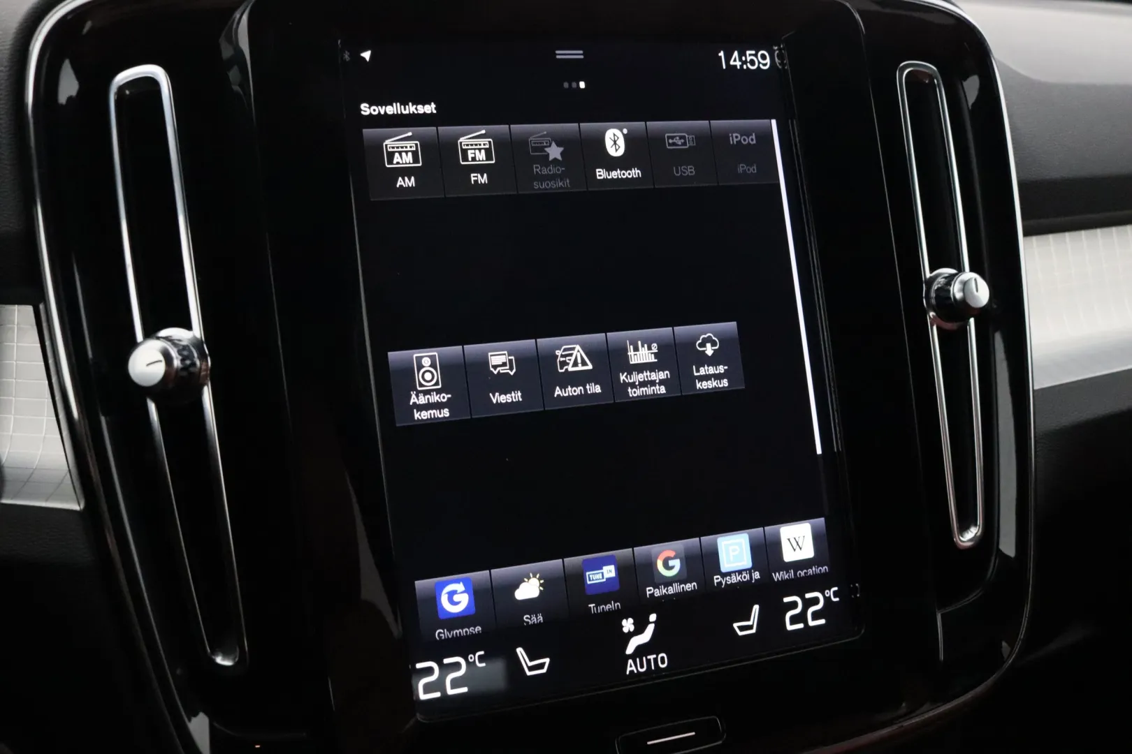 VOLVO XC40 JKU-947 carousel image