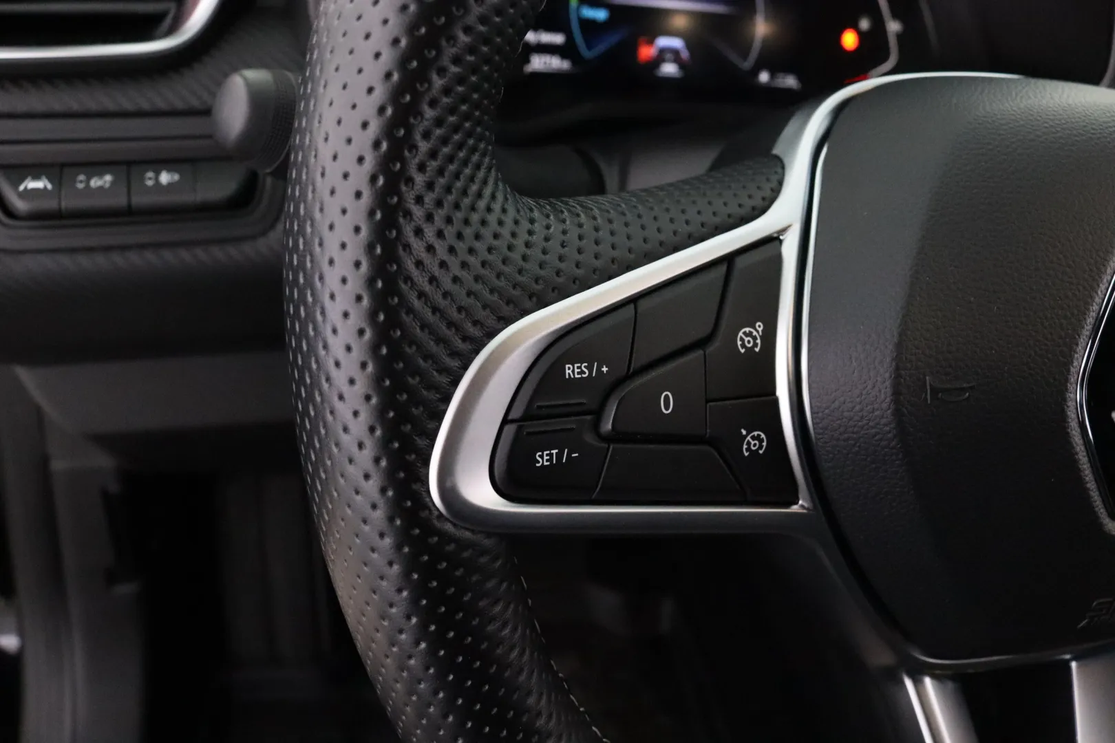 RENAULT Clio JMK-994 carousel image