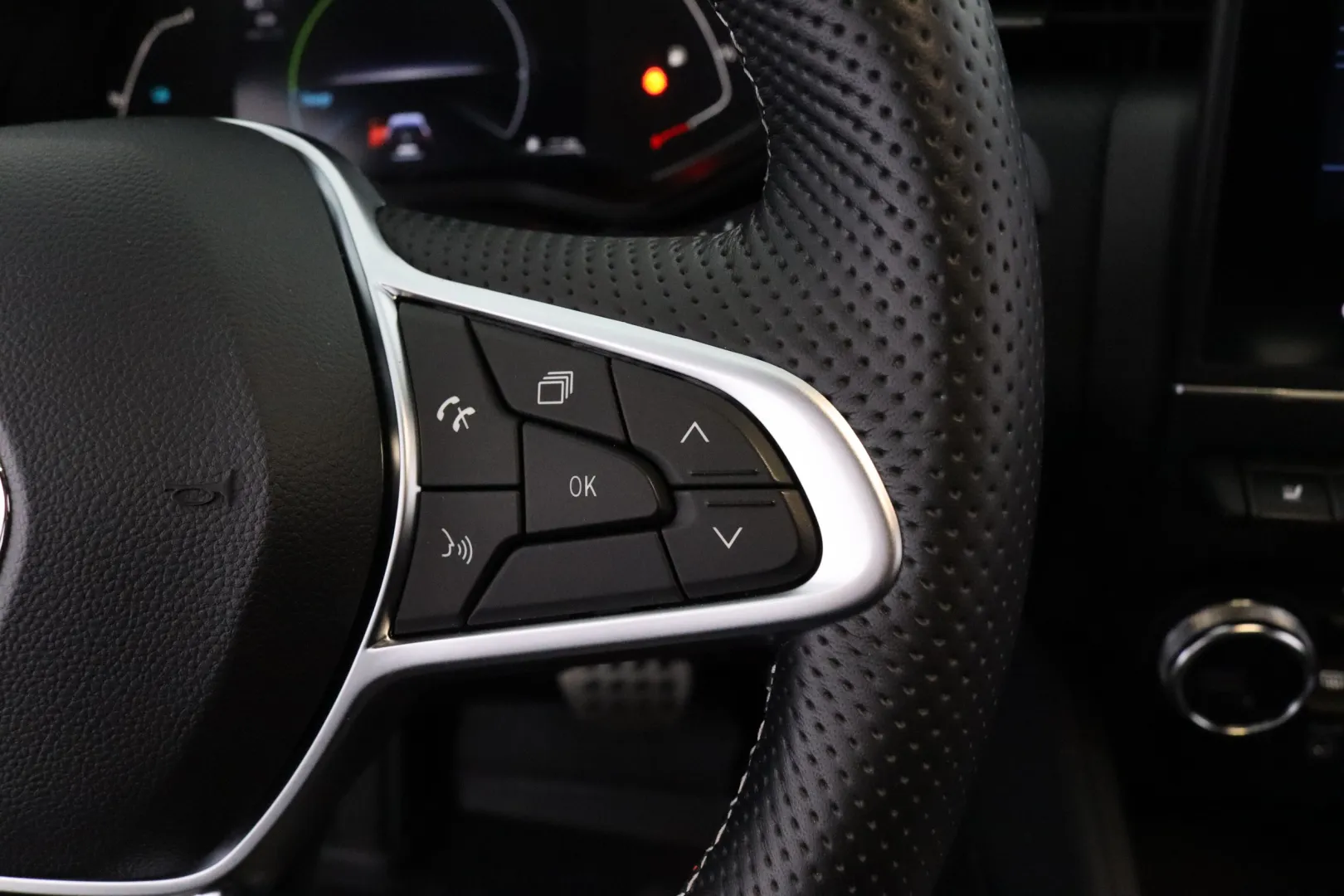 RENAULT Clio JMK-994 carousel image