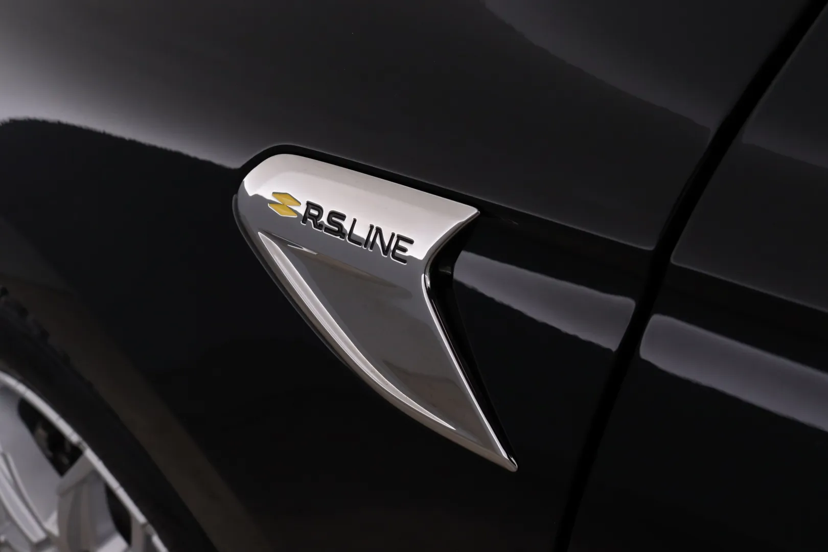 RENAULT Clio JMK-994 carousel image