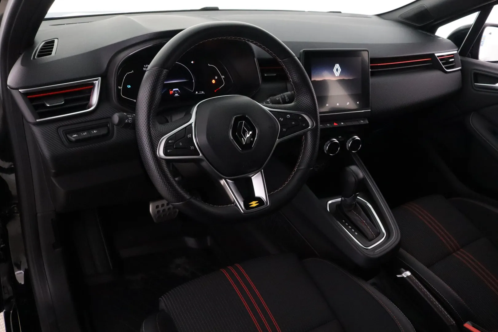 RENAULT Clio JMK-994 carousel image