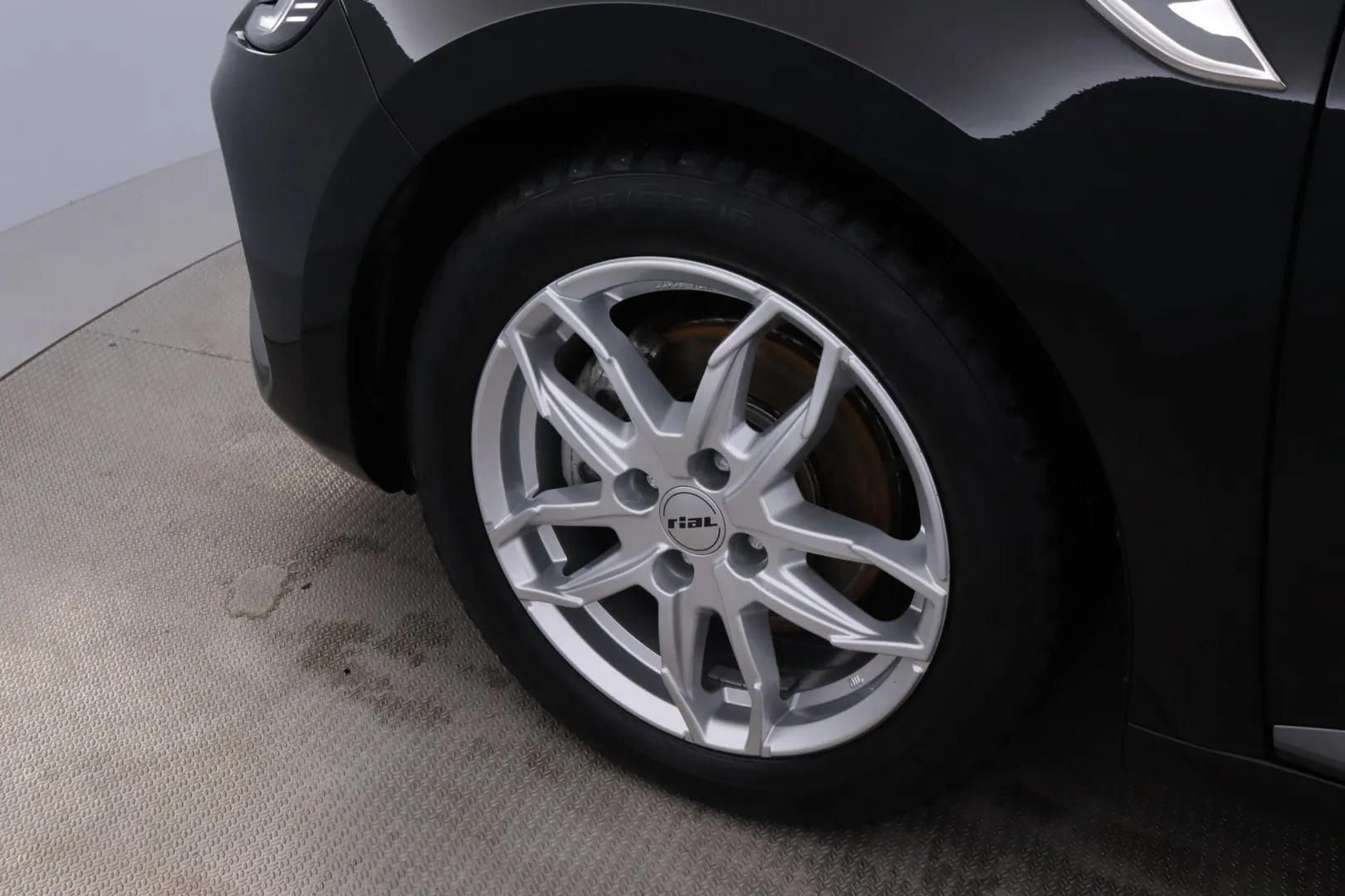 RENAULT Clio JMK-994 carousel image