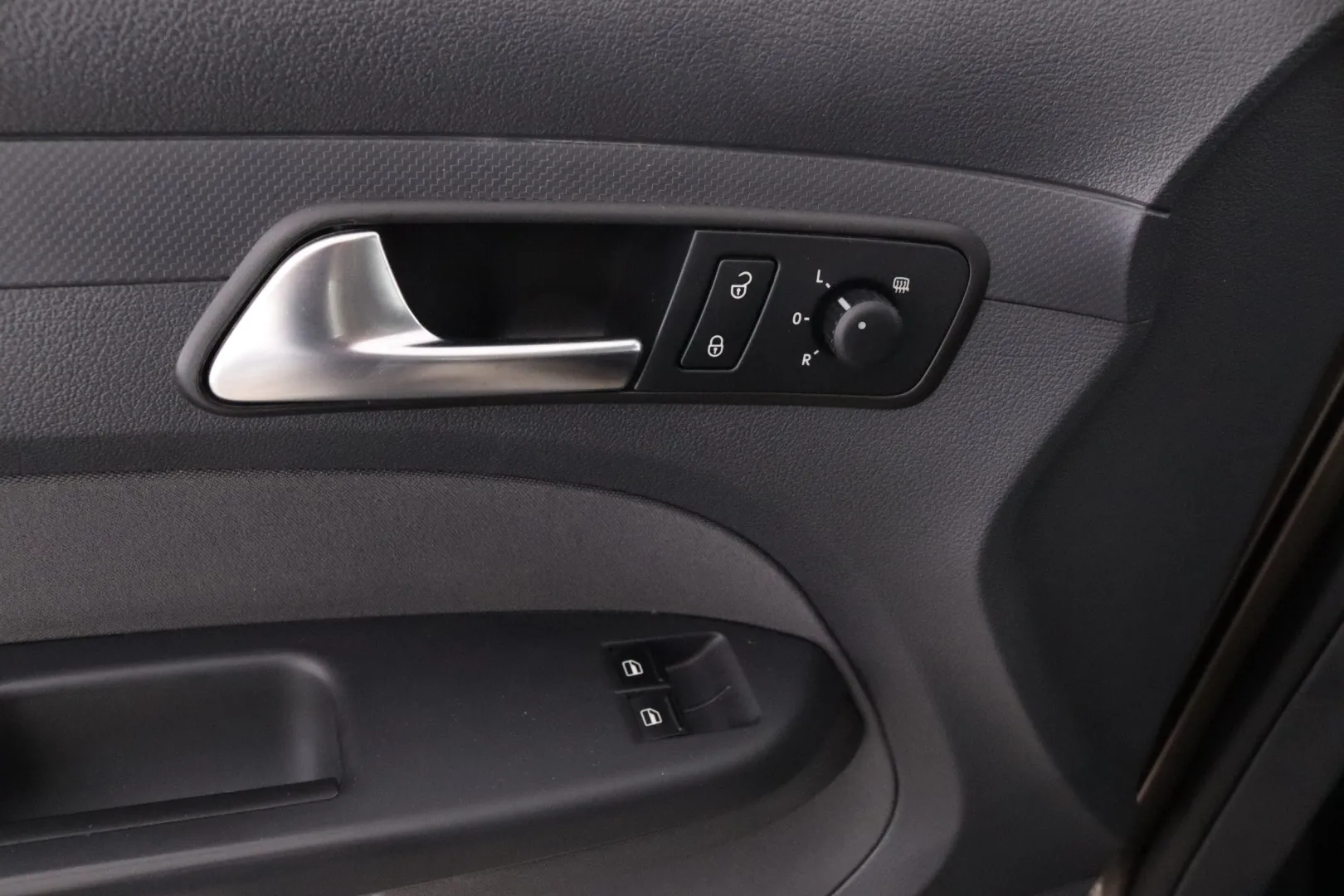 VOLKSWAGEN Caddy YHY-870 carousel image