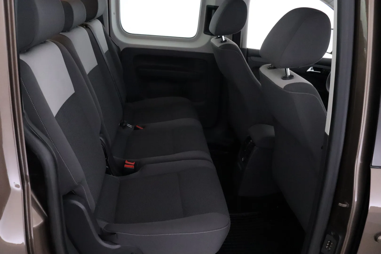 VOLKSWAGEN Caddy YHY-870 carousel image