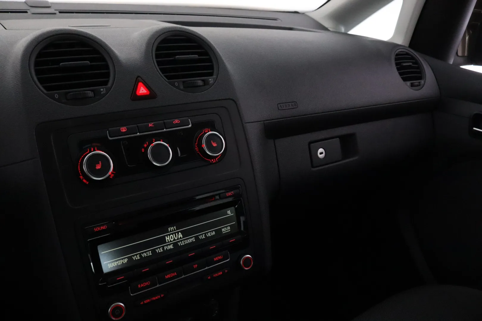 VOLKSWAGEN Caddy YHY-870 carousel image