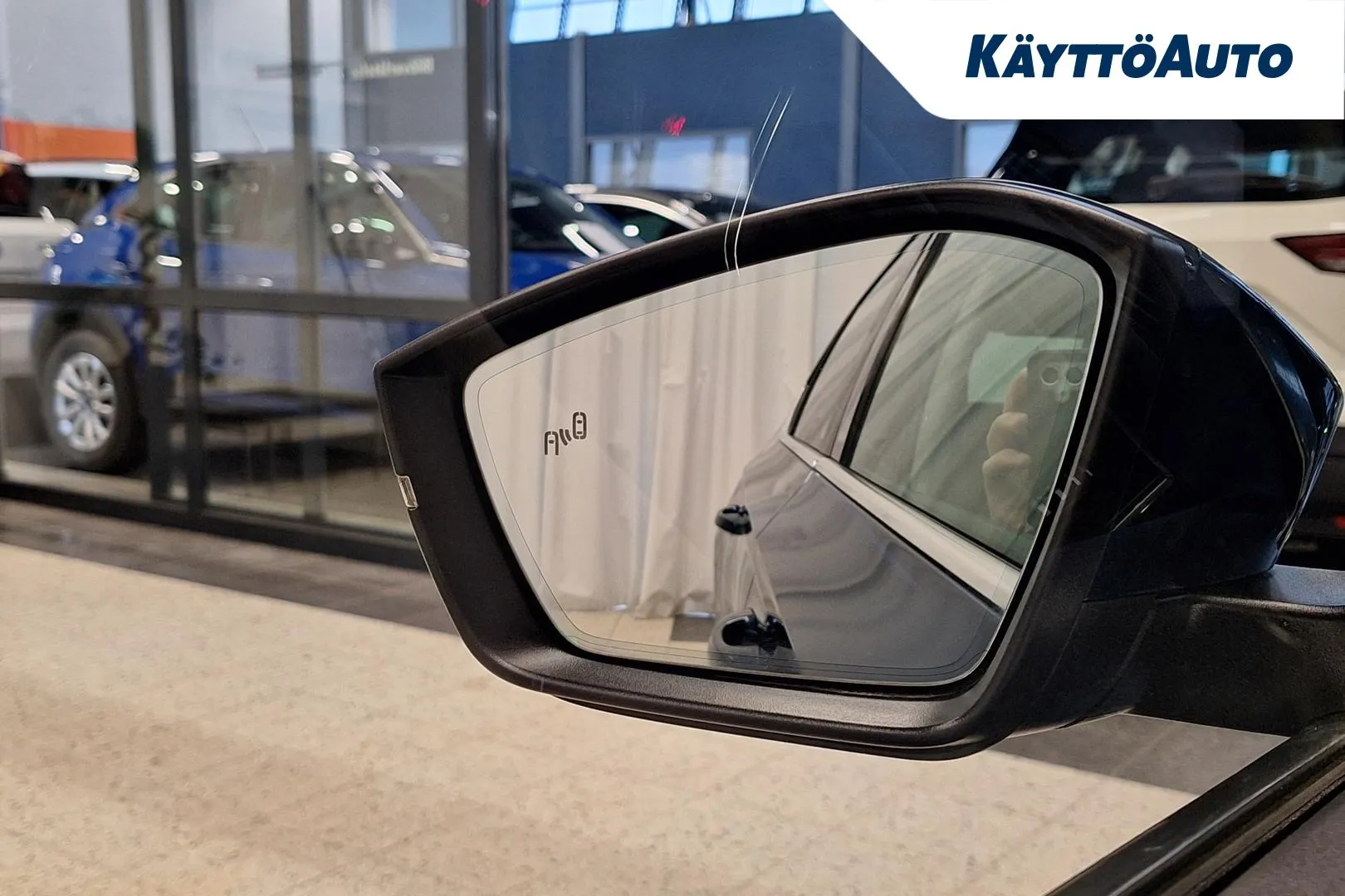 SKODA Superb YIZ-253 carousel image