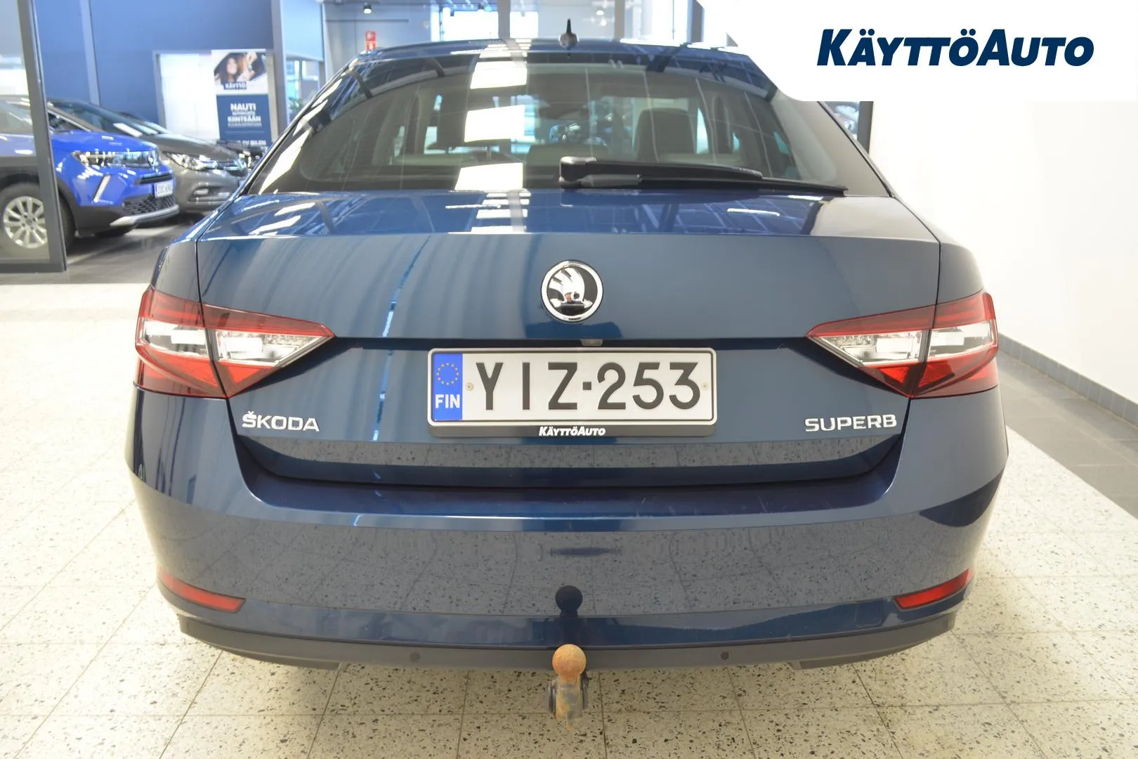 SKODA Superb YIZ-253 carousel image