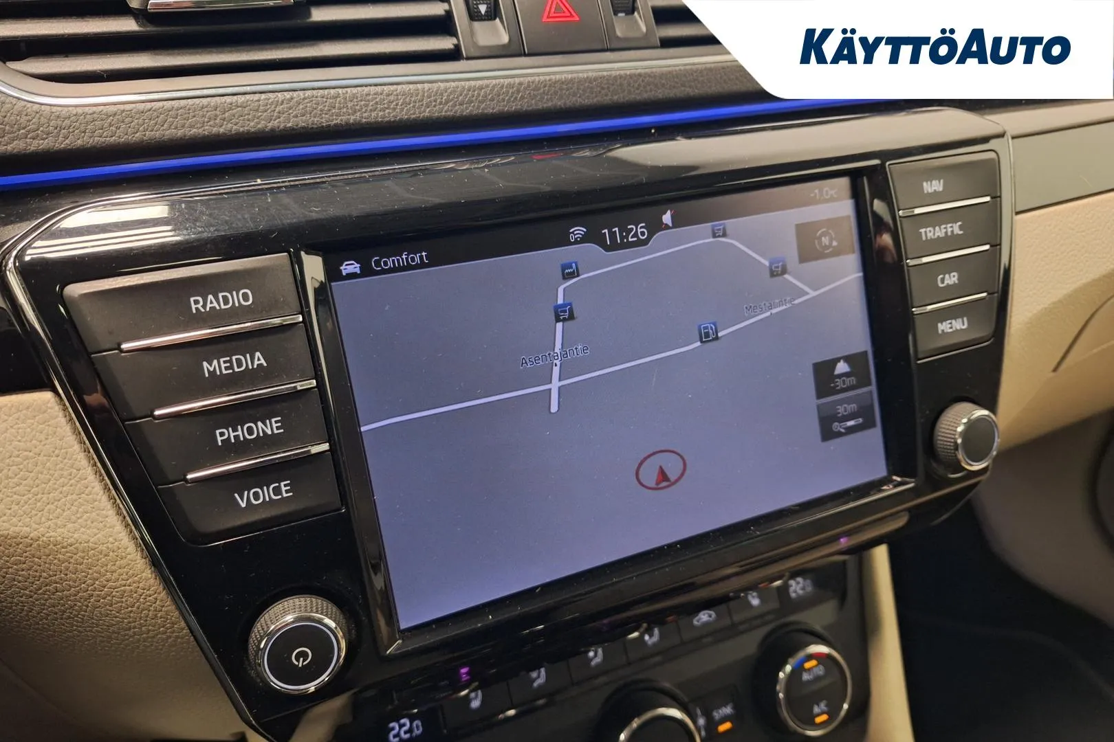 SKODA Superb YIZ-253 carousel image