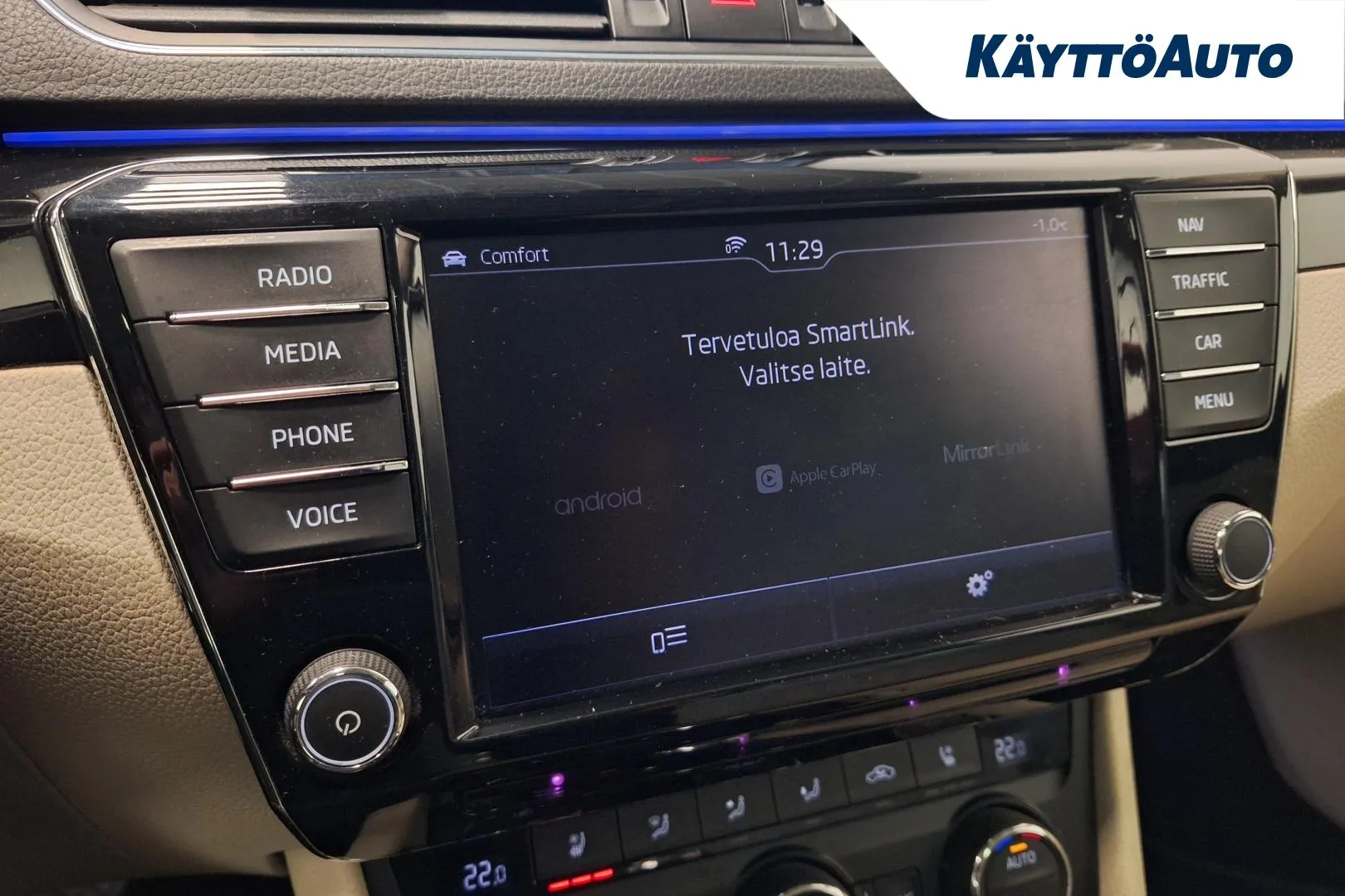 SKODA Superb YIZ-253 carousel image