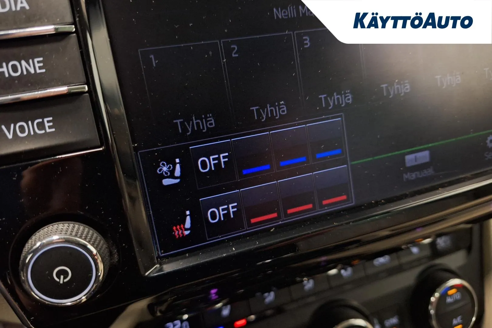 SKODA Superb YIZ-253 carousel image