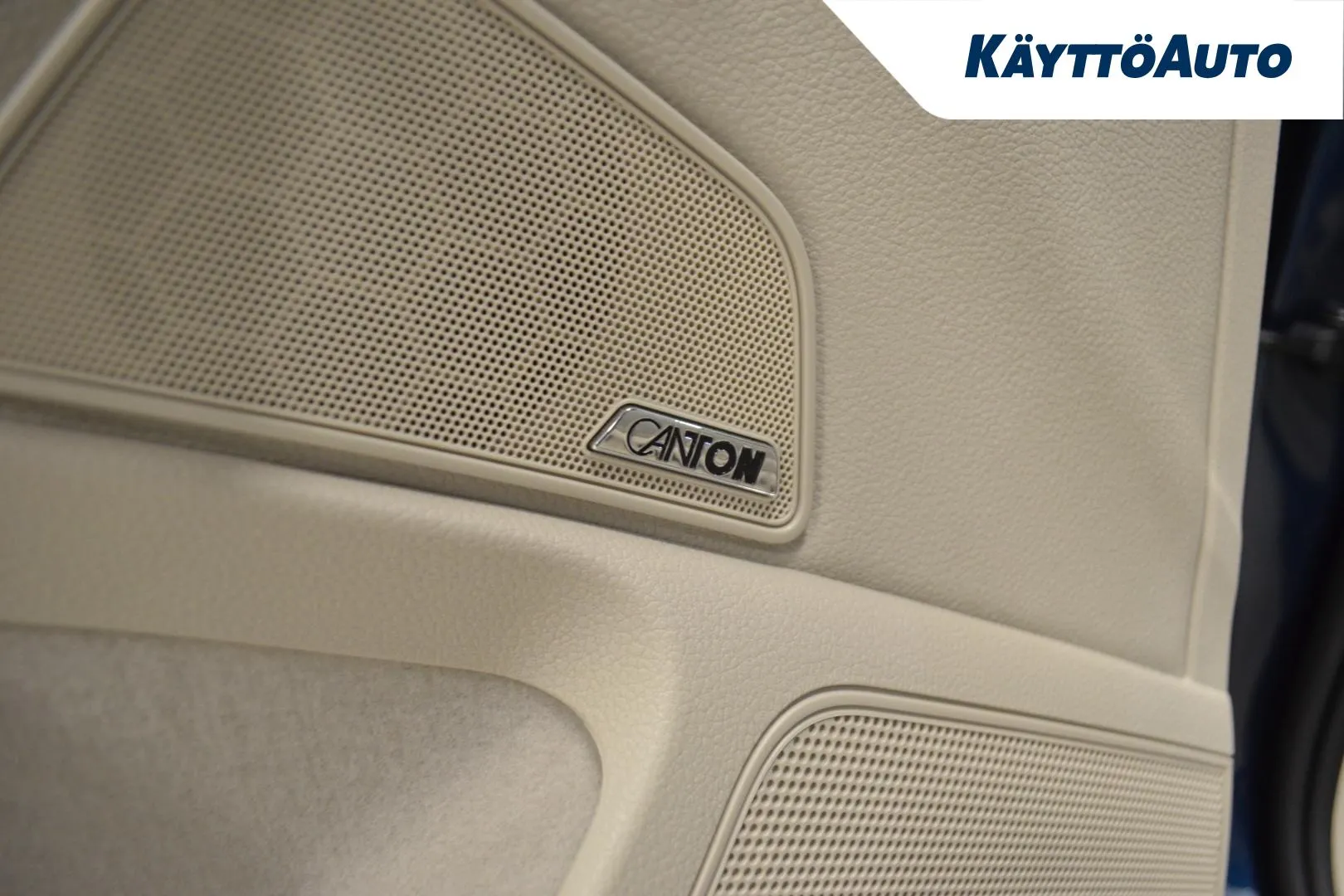 SKODA Superb YIZ-253 carousel image