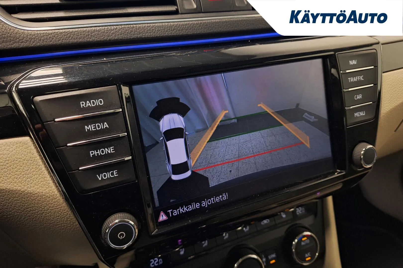 SKODA Superb YIZ-253 carousel image